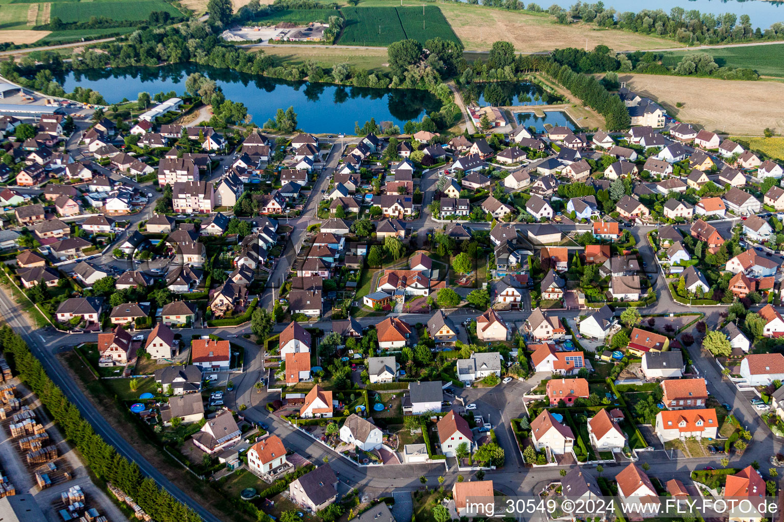 Luftbild von Siedlungsgebiet in Soufflenheim in Grand Est im Bundesland Bas-Rhin, Frankreich