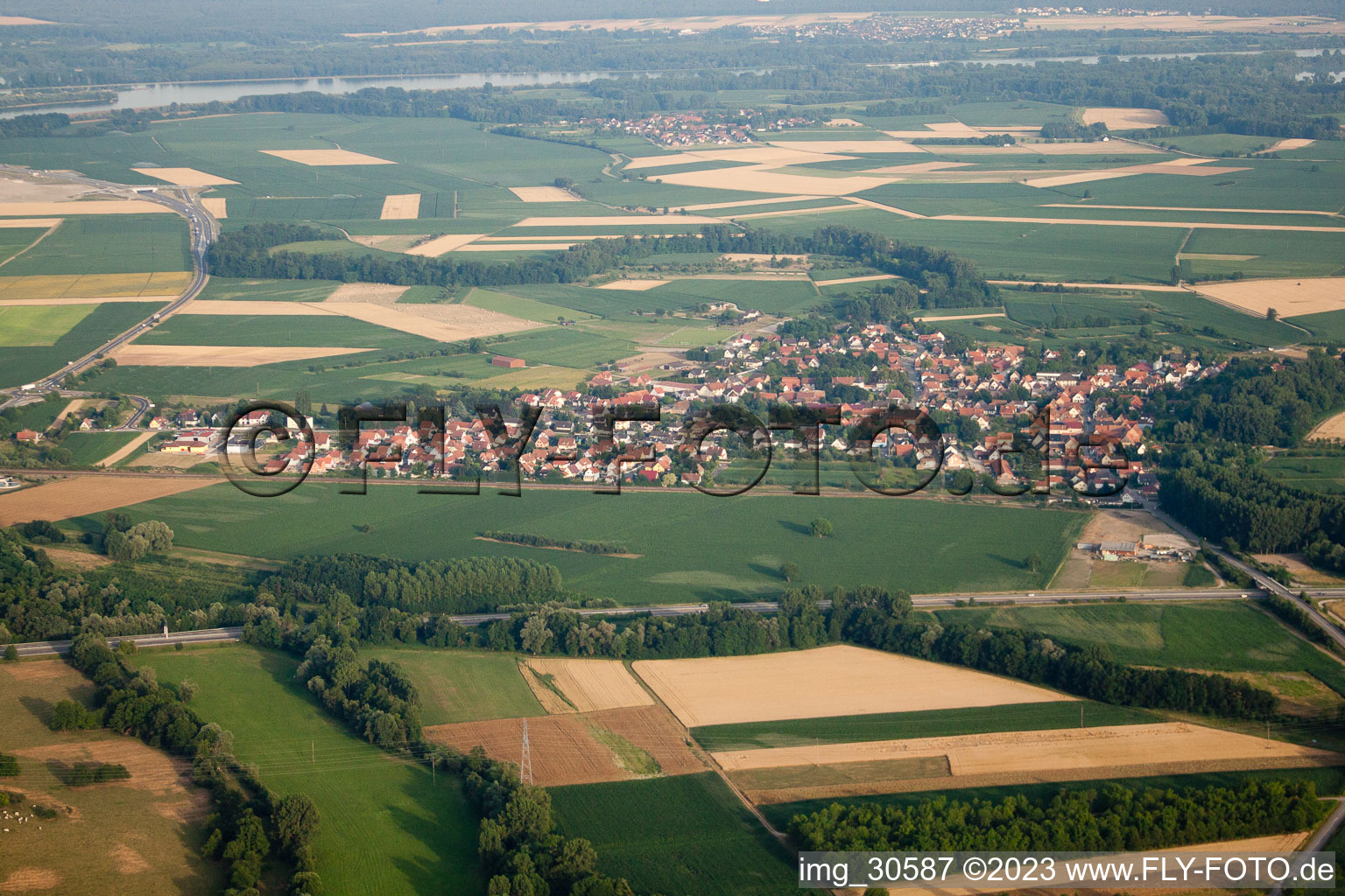 Roppenheim im Bundesland Bas-Rhin, Frankreich aus der Luft