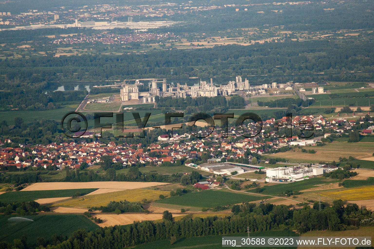 Drohnenbild von Beinheim im Bundesland Bas-Rhin, Frankreich
