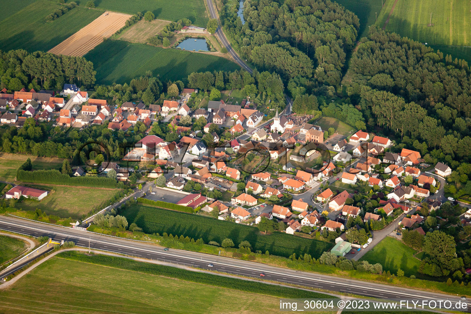 Luftaufnahme von Kesseldorf von Westen im Bundesland Bas-Rhin, Frankreich