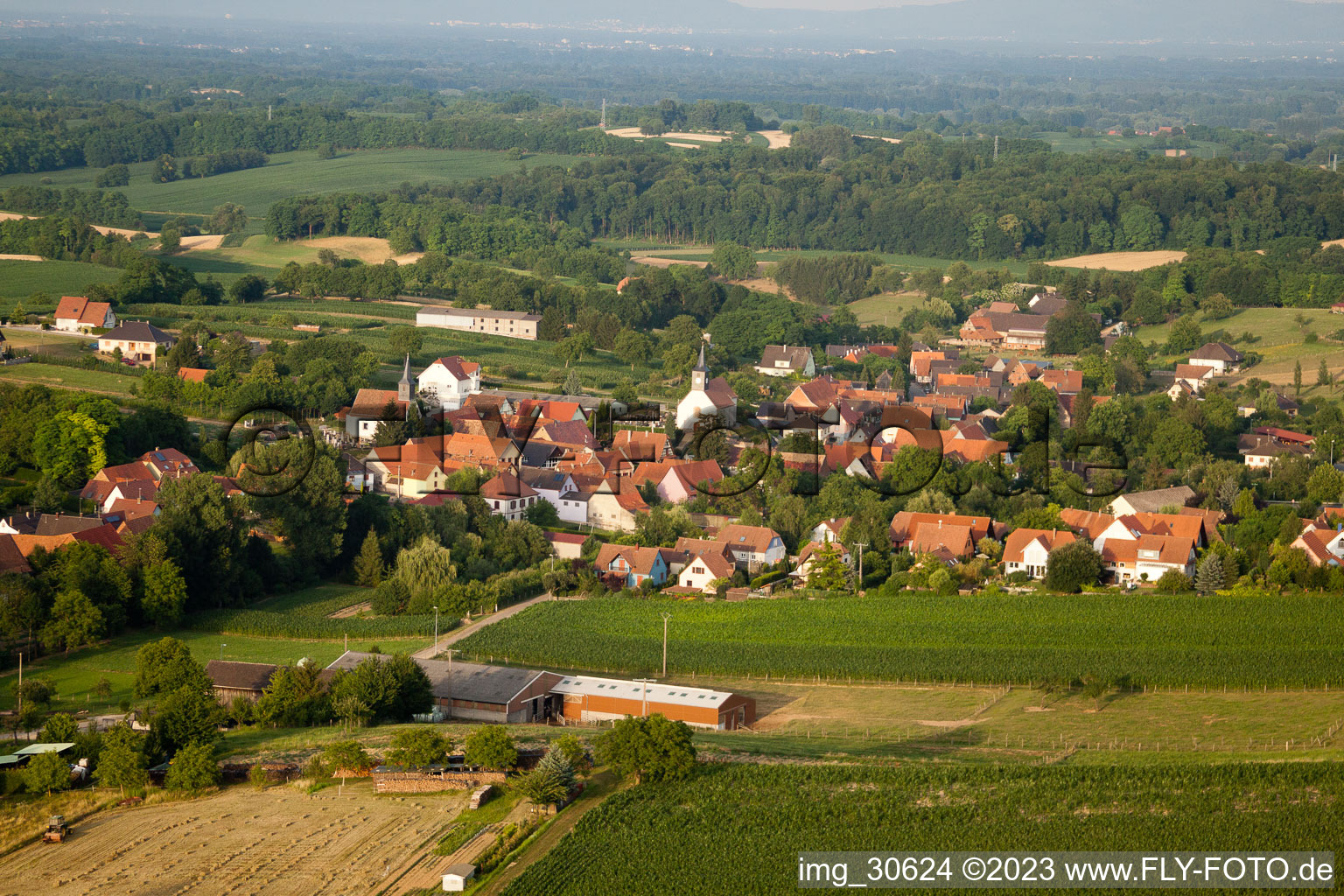 Drohnenaufname von Wintzenbach im Bundesland Bas-Rhin, Frankreich