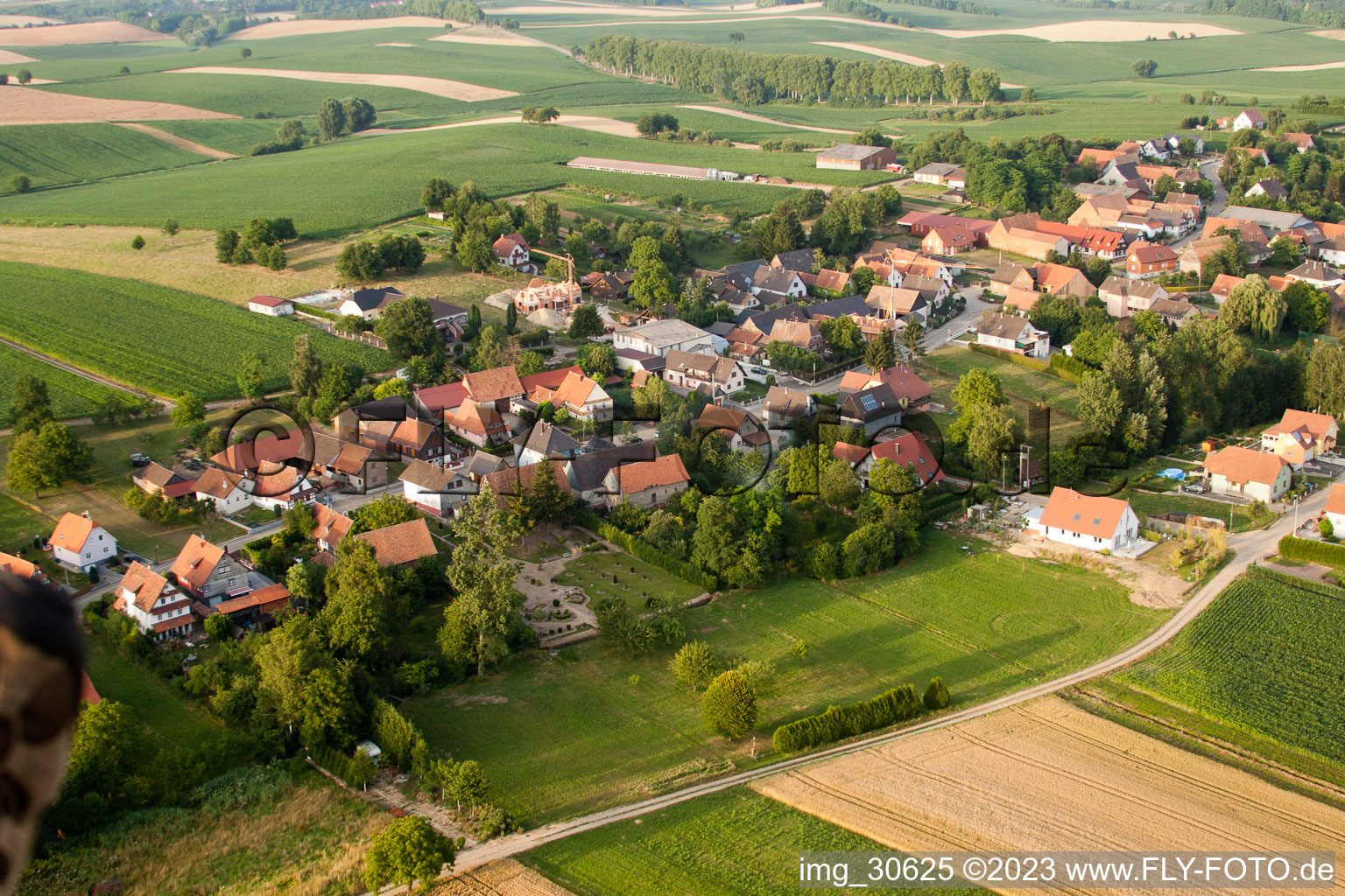 Drohnenbild von Wintzenbach im Bundesland Bas-Rhin, Frankreich