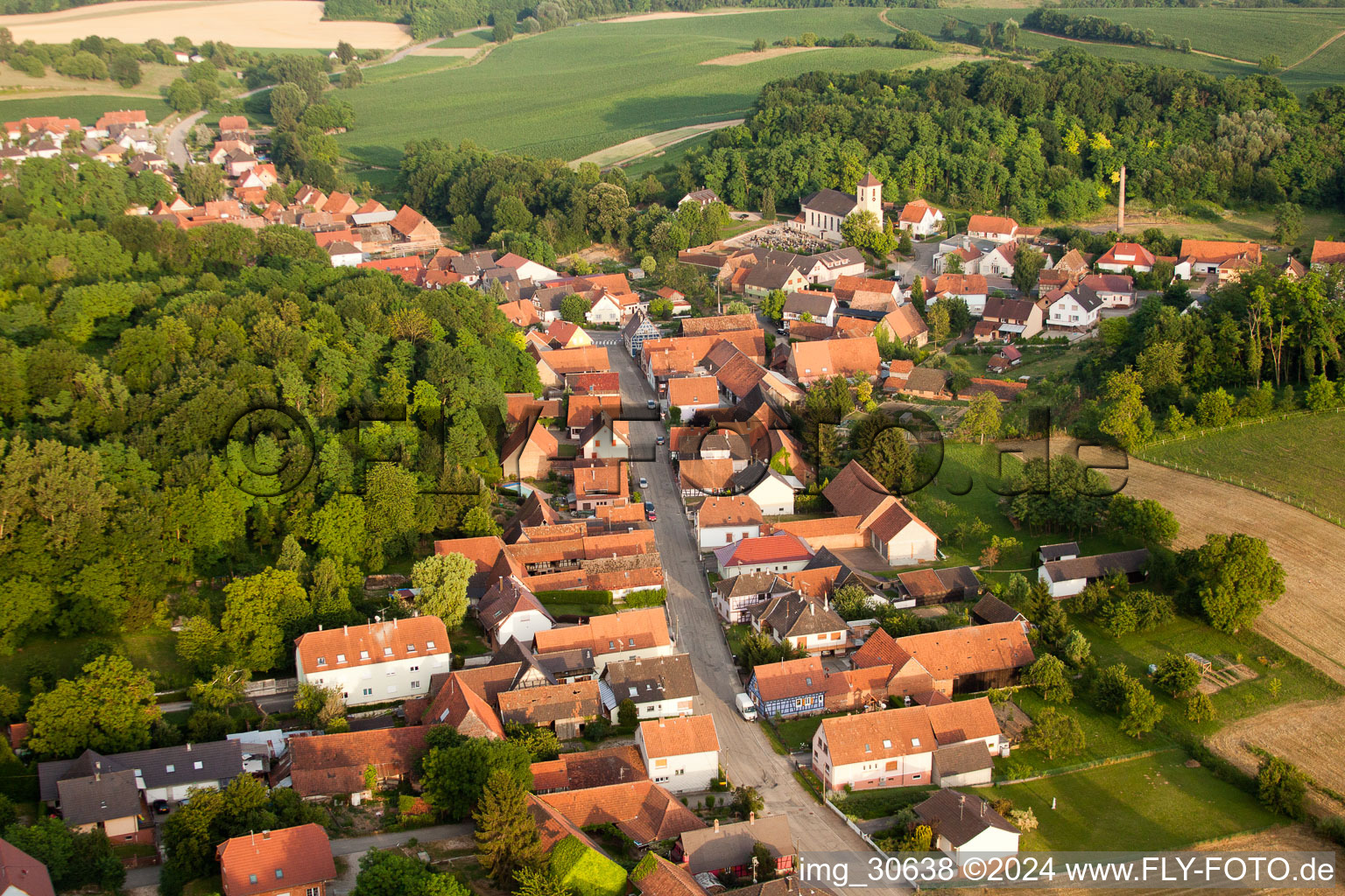 Neewiller-près-Lauterbourg im Bundesland Bas-Rhin, Frankreich von oben gesehen