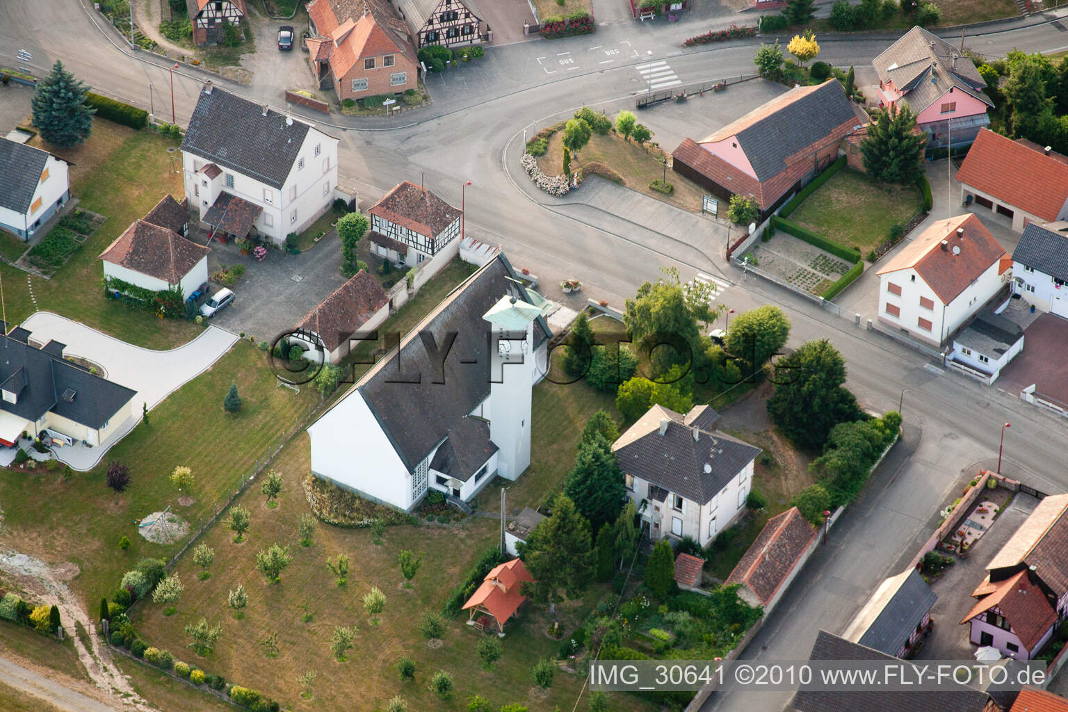 Scheibenhardt im Bundesland Bas-Rhin, Frankreich von der Drohne aus gesehen