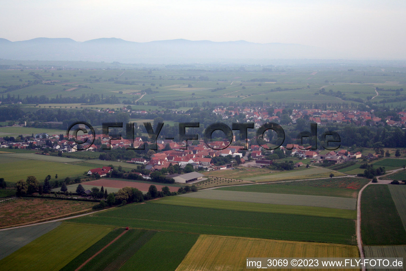 Ortsteil Mühlhofen in Billigheim-Ingenheim im Bundesland Rheinland-Pfalz, Deutschland aus der Luft