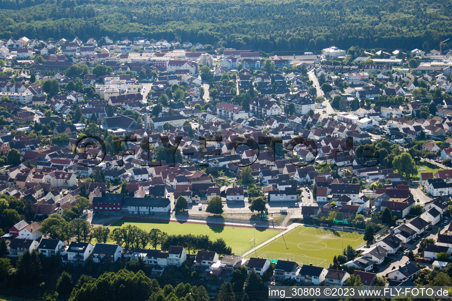 Schrägluftbild von Jockgrim, Sportplätze im Bundesland Rheinland-Pfalz, Deutschland