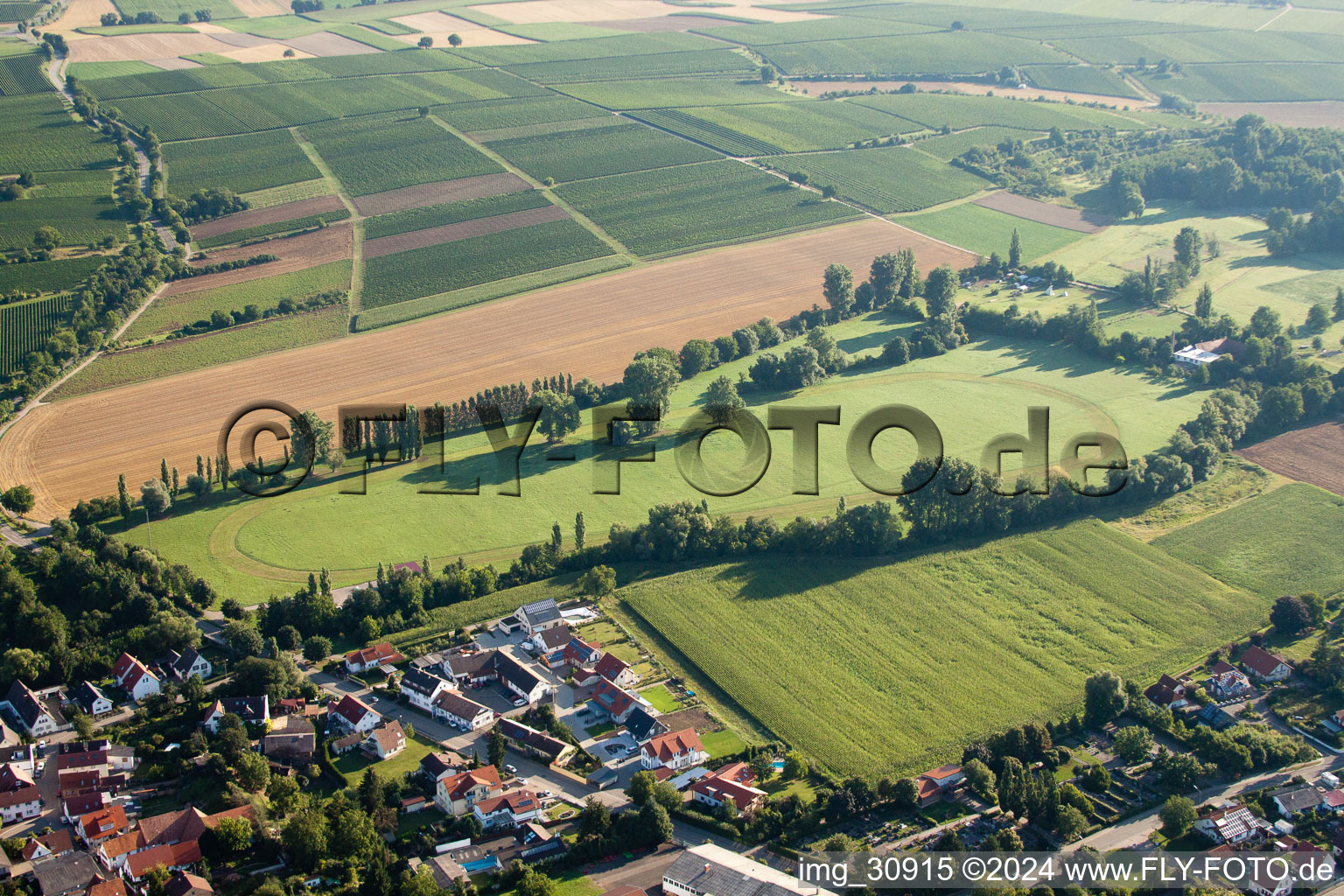 Luftbild von Rennstrecke der Rennbahn - Trabrennbahn im Ortsteil Billigheim in Billigheim-Ingenheim im Bundesland Rheinland-Pfalz, Deutschland