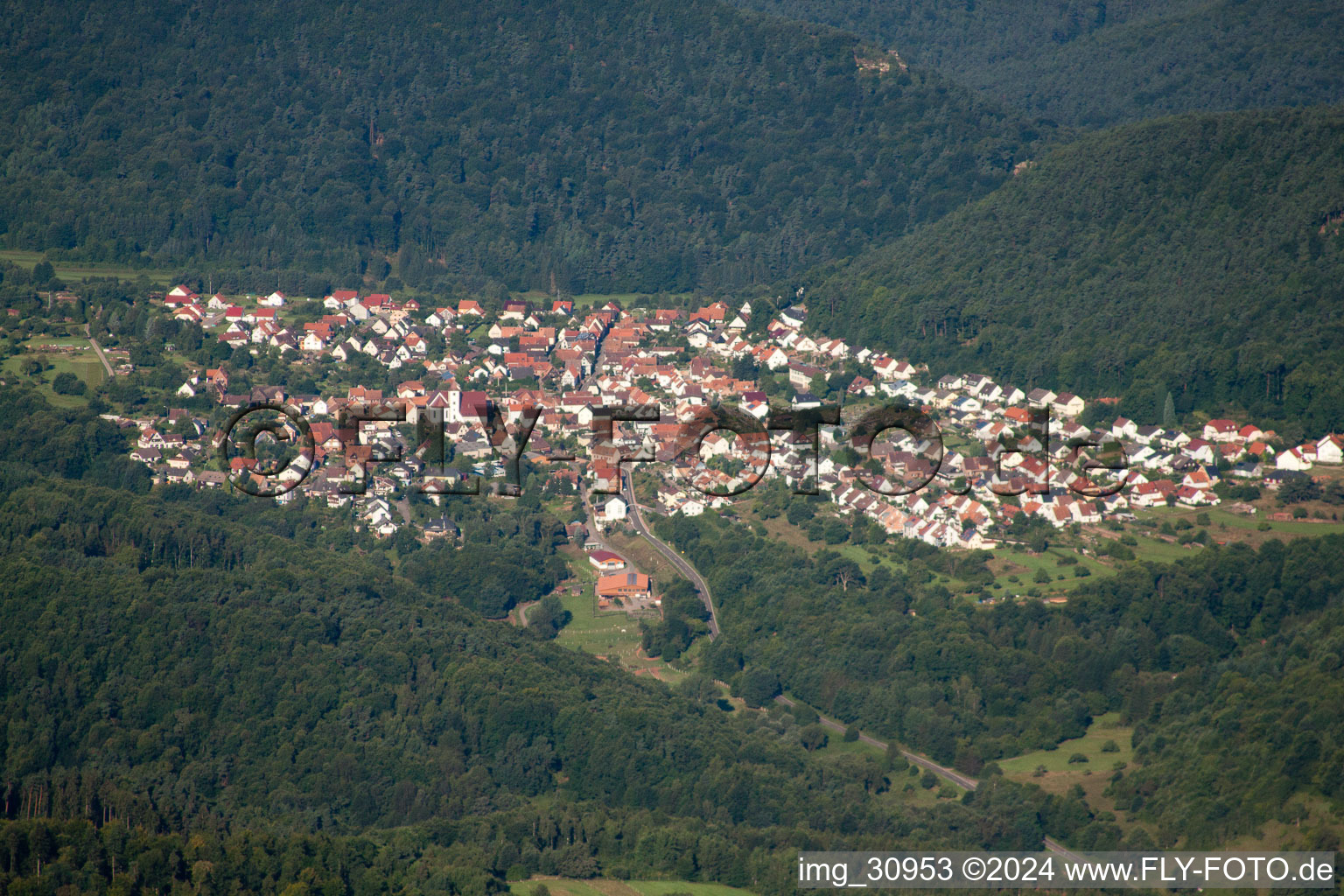 Wernersberg von Westen im Bundesland Rheinland-Pfalz, Deutschland