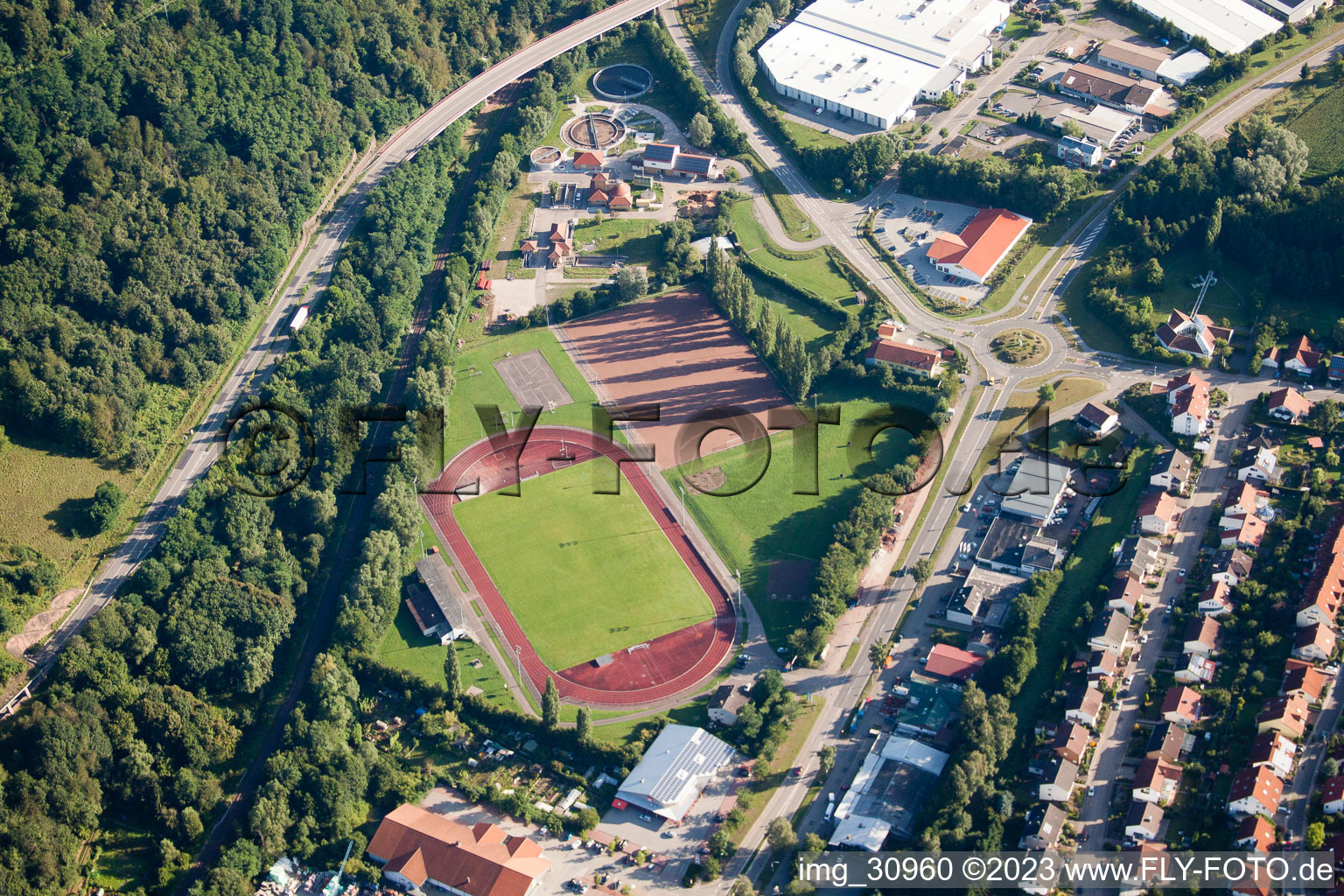 Sportplatz am Aldi in Annweiler am Trifels im Bundesland Rheinland-Pfalz, Deutschland