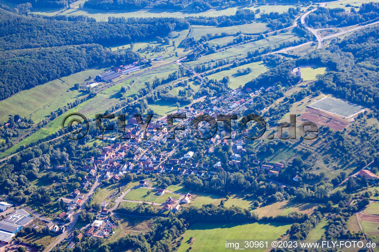Ortsteil Queichhambach in Annweiler am Trifels im Bundesland Rheinland-Pfalz, Deutschland aus der Luft