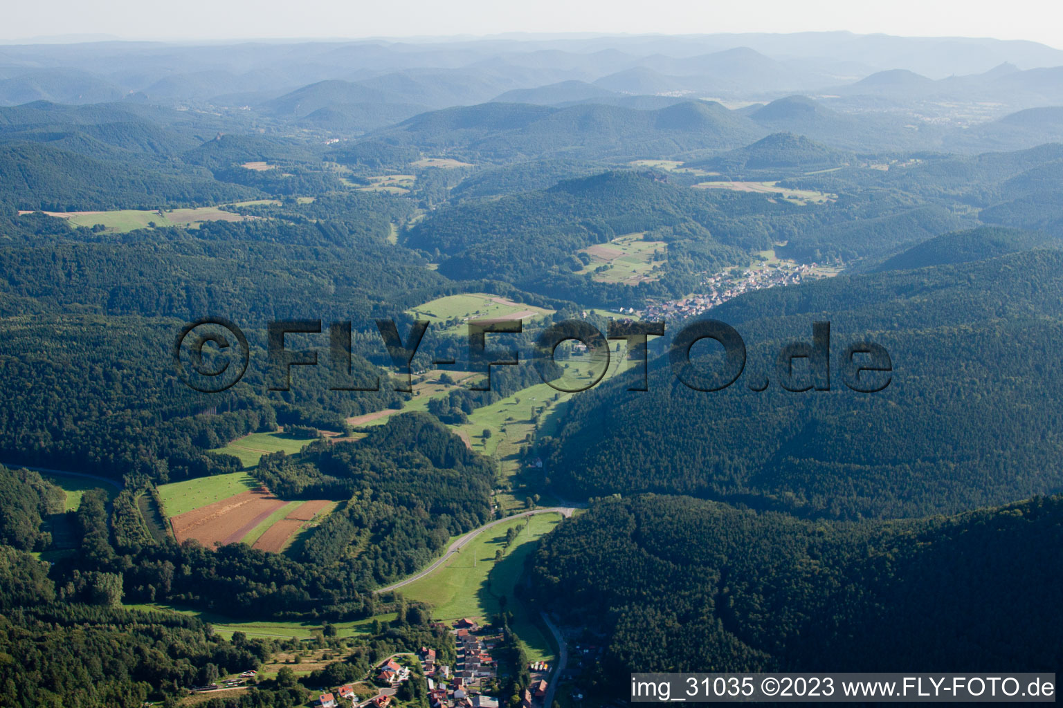 Luftbild von Vorderweidenthal von Süden im Bundesland Rheinland-Pfalz, Deutschland