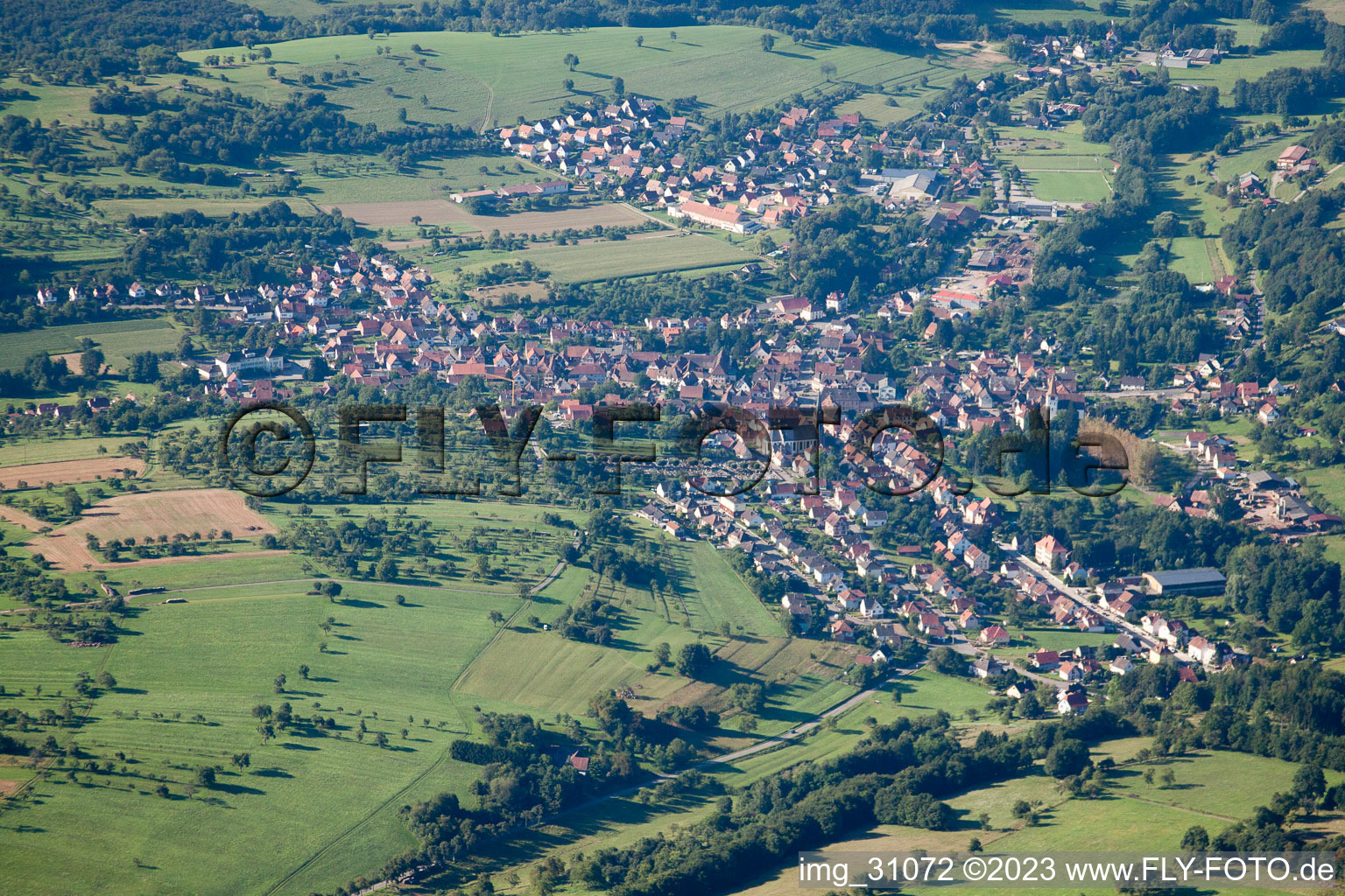 Drohnenbild von Lembach im Bundesland Bas-Rhin, Frankreich