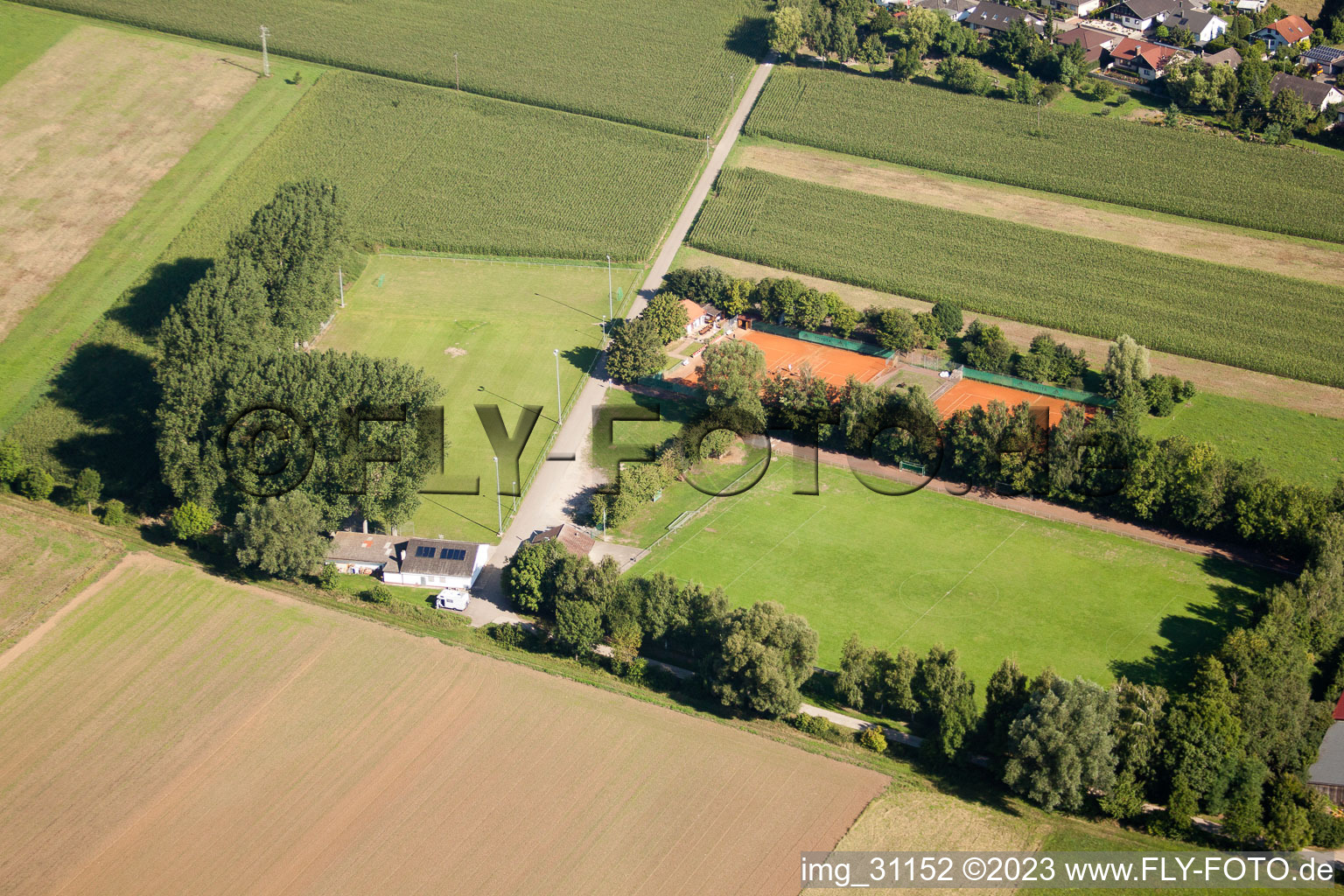 Luftaufnahme von Minfeld, Sportplätze im Bundesland Rheinland-Pfalz, Deutschland