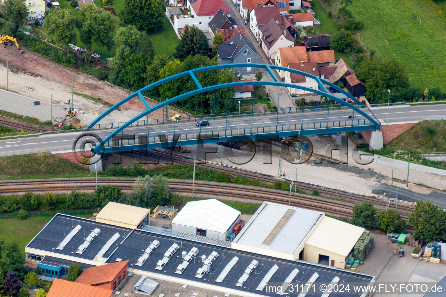 Neubau des Eisenbahn- Brückenbauwerk zur Streckenführung der Hans-Martin-Schleyer-Straße über die Bahn- Gleise in Wörth am Rhein im Bundesland Rheinland-Pfalz, Deutschland
