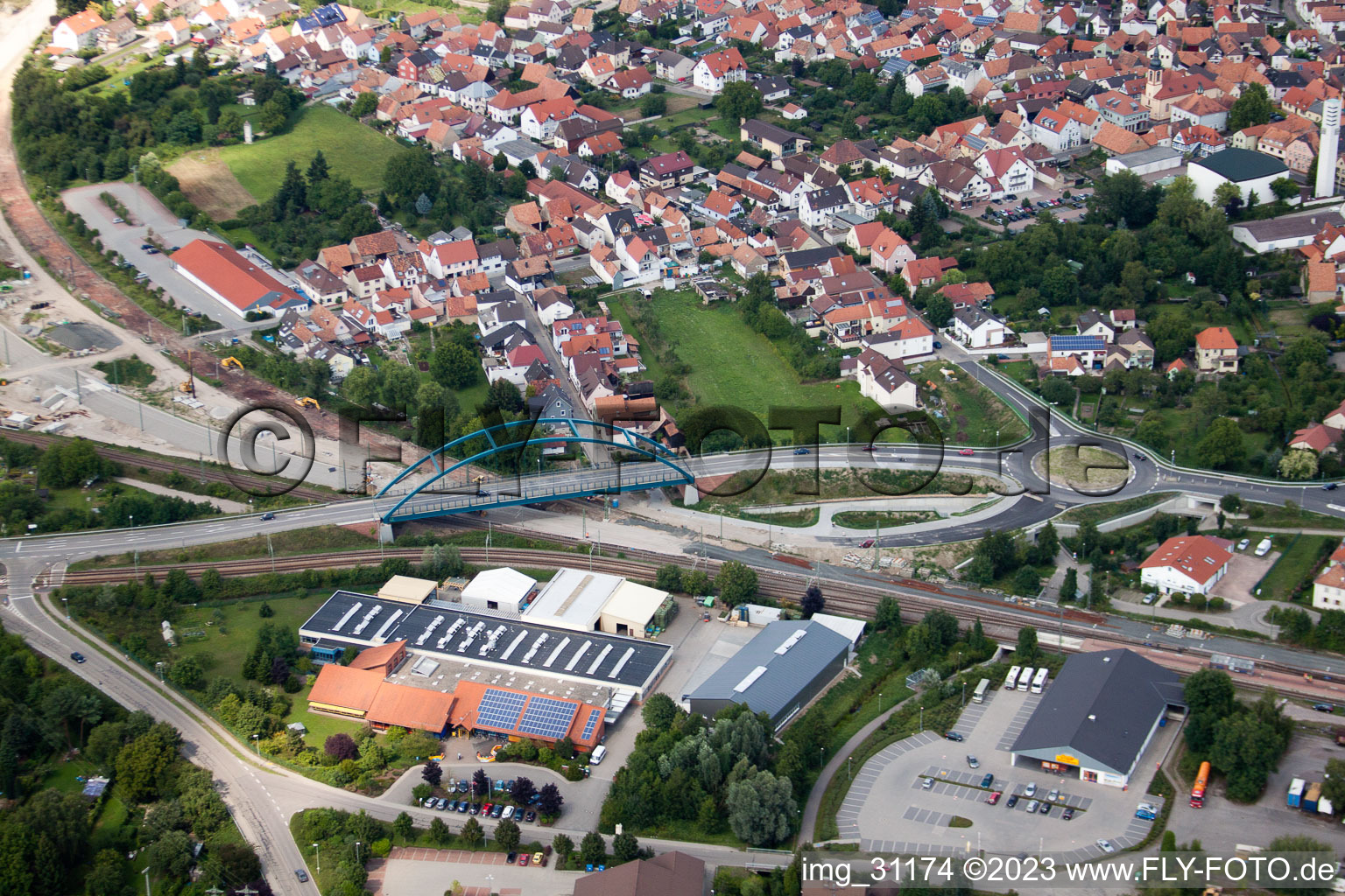 Luftaufnahme von Wörth am Rhein, Neubau Bahnunterführung Ottstr im Bundesland Rheinland-Pfalz, Deutschland