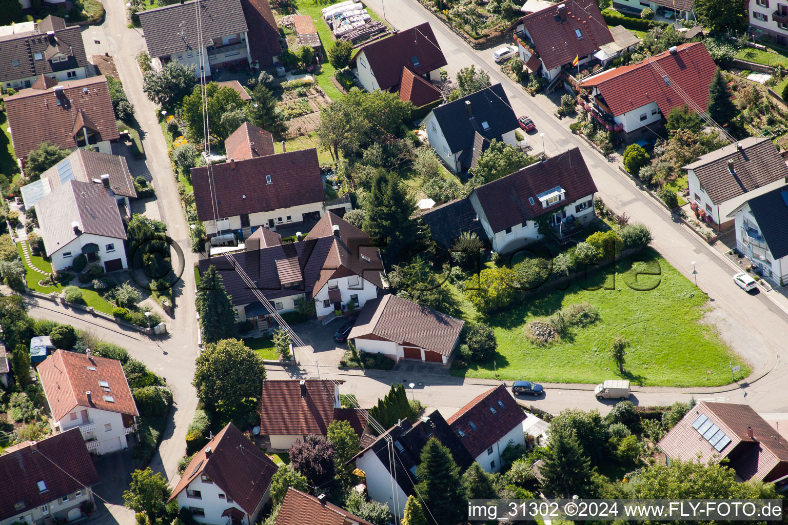 Varnhalt, Gartenstr im Ortsteil Gallenbach in Baden-Baden im Bundesland Baden-Württemberg, Deutschland von oben