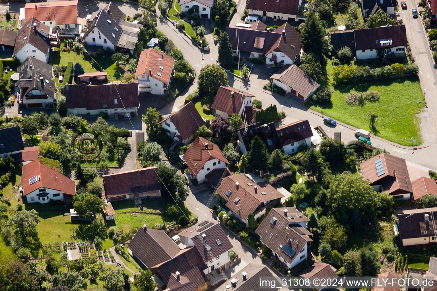 Varnhalt, Gartenstr im Ortsteil Gallenbach in Baden-Baden im Bundesland Baden-Württemberg, Deutschland aus der Vogelperspektive