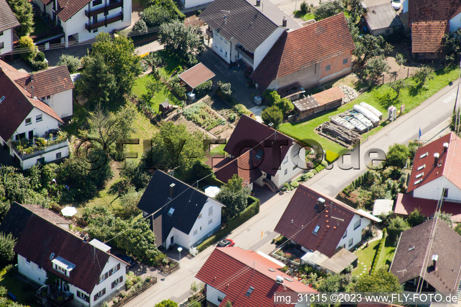 Varnhalt, Gartenstr im Ortsteil Gallenbach in Baden-Baden im Bundesland Baden-Württemberg, Deutschland aus der Luft betrachtet