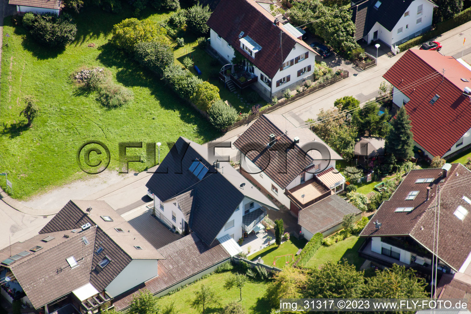 Drohnenbild von Varnhalt, Gartenstr im Ortsteil Gallenbach in Baden-Baden im Bundesland Baden-Württemberg, Deutschland