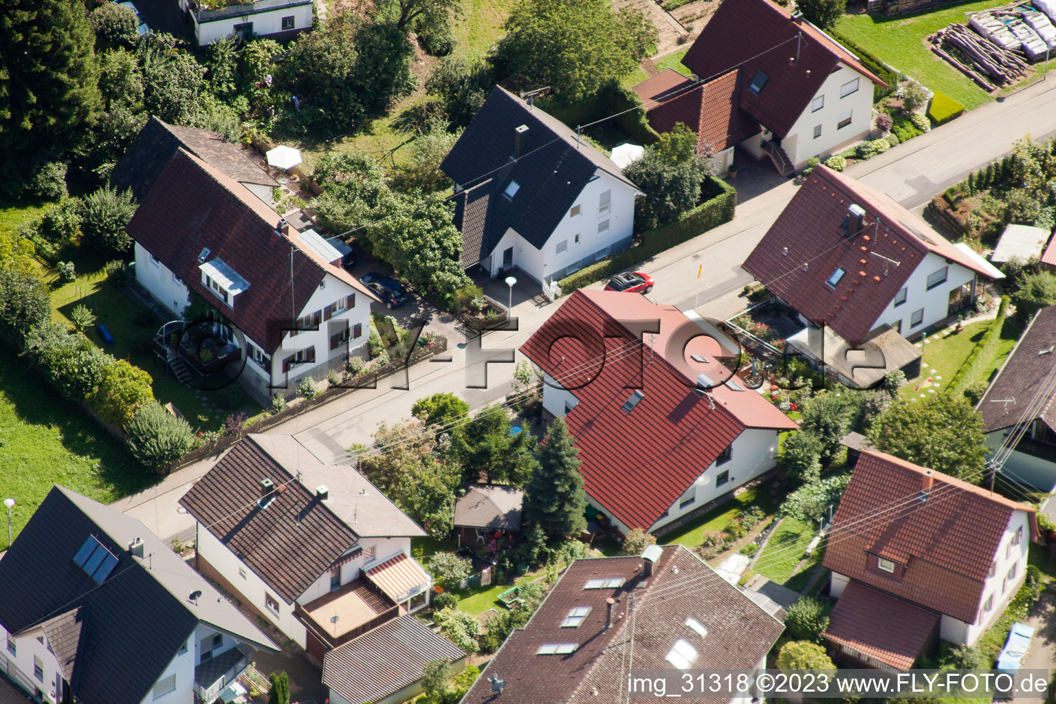 Varnhalt, Gartenstr im Ortsteil Gallenbach in Baden-Baden im Bundesland Baden-Württemberg, Deutschland aus der Drohnenperspektive
