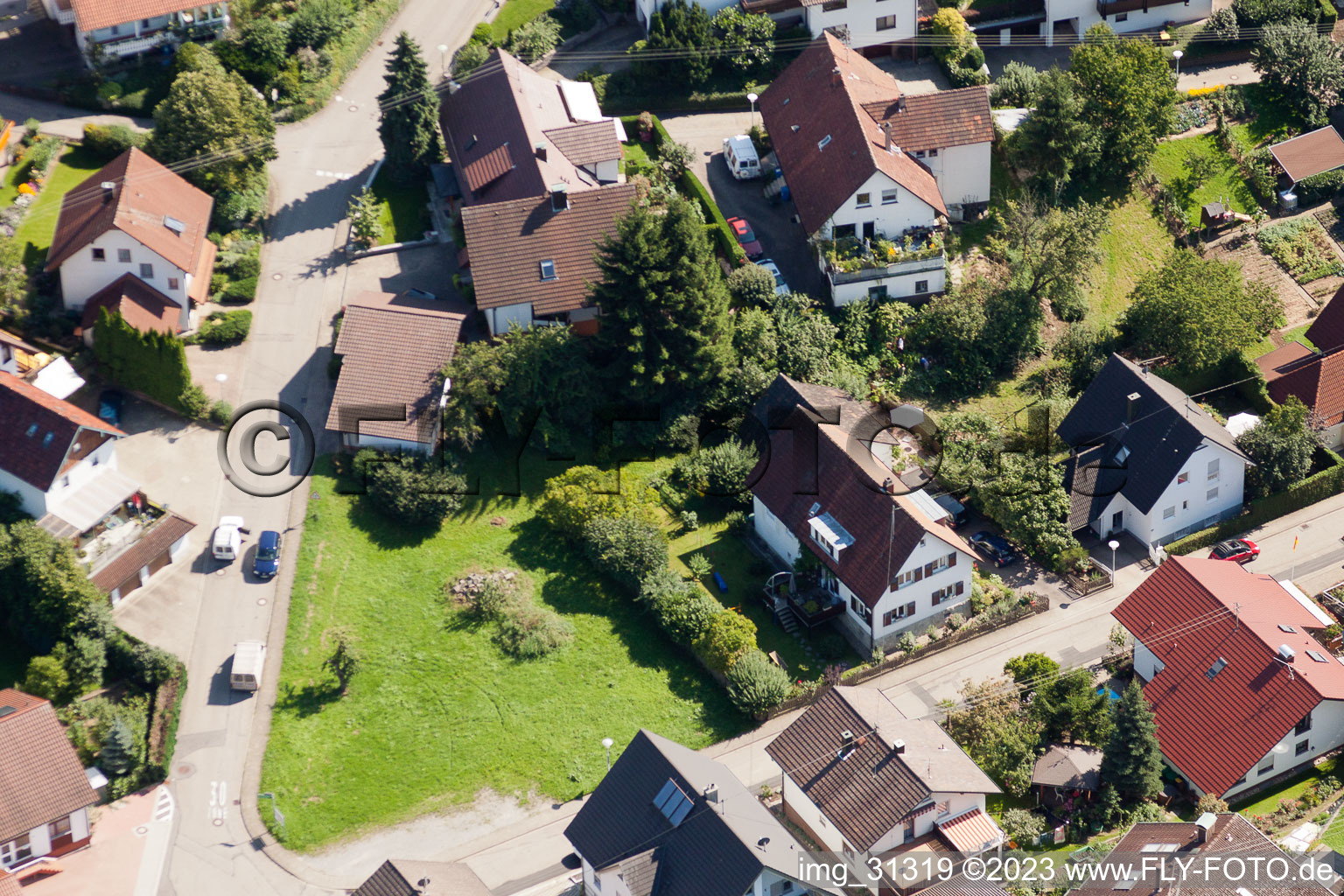 Varnhalt, Gartenstr im Ortsteil Gallenbach in Baden-Baden im Bundesland Baden-Württemberg, Deutschland von einer Drohne aus