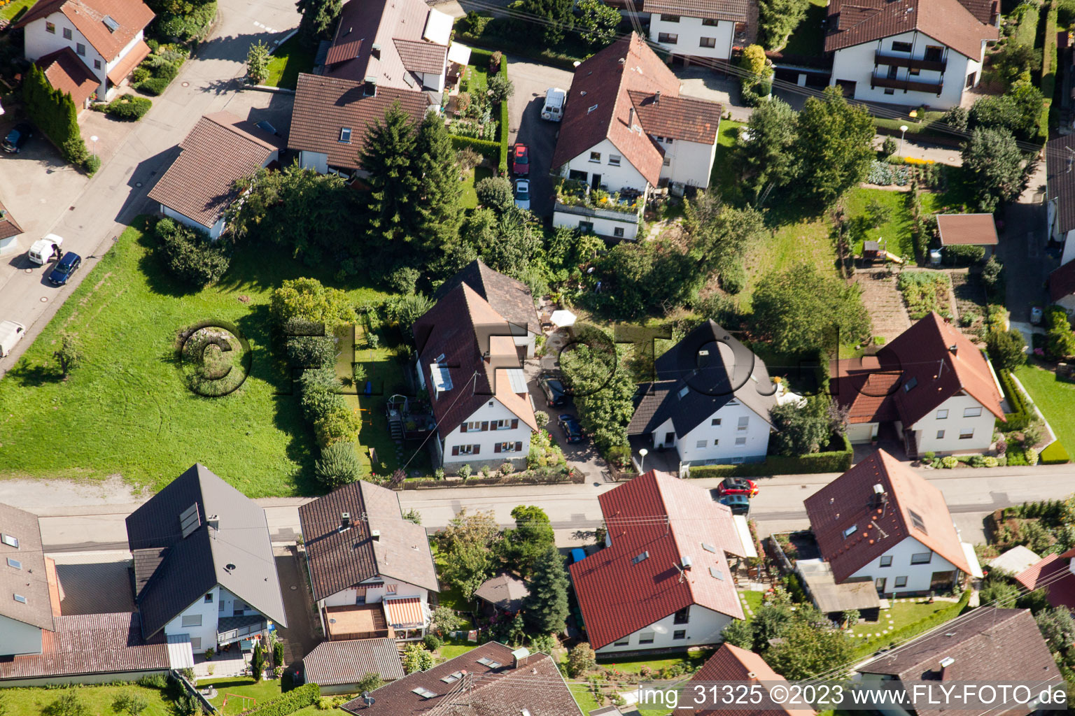 Varnhalt, Gartenstr im Ortsteil Gallenbach in Baden-Baden im Bundesland Baden-Württemberg, Deutschland von der Drohne aus gesehen