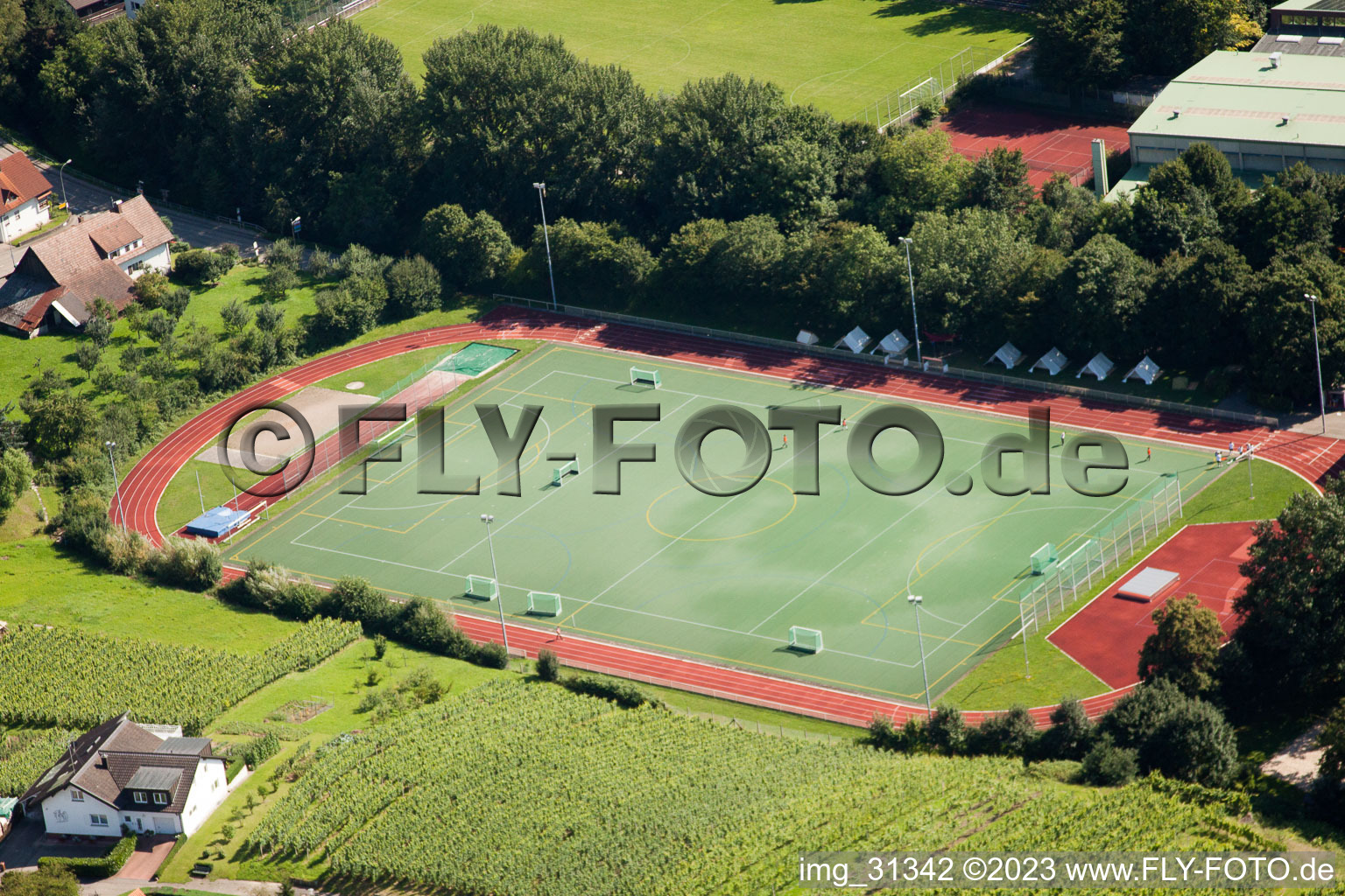 Luftaufnahme von Südbadische Sportschule, FC Neuweier im Ortsteil Steinbach in Baden-Baden im Bundesland Baden-Württemberg, Deutschland