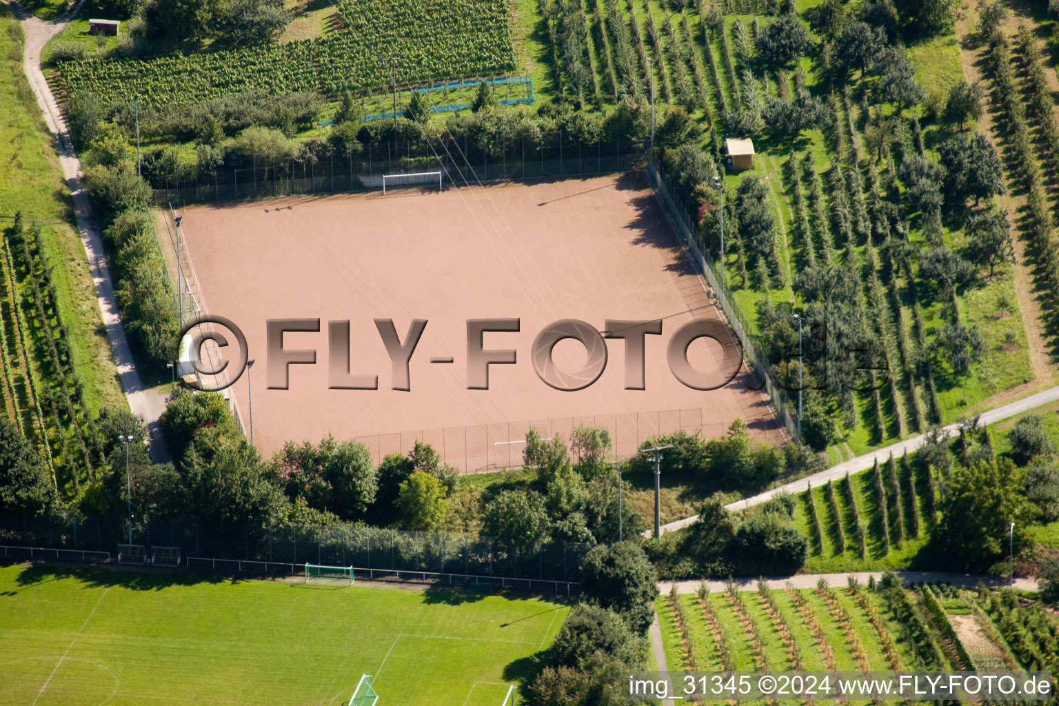 Südbadische Sportschule, FC Neuweier im Ortsteil Steinbach in Baden-Baden im Bundesland Baden-Württemberg, Deutschland von oben