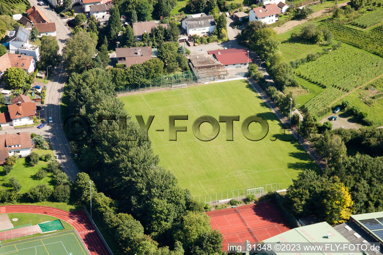 Südbadische Sportschule, FC Neuweier im Ortsteil Steinbach in Baden-Baden im Bundesland Baden-Württemberg, Deutschland aus der Luft