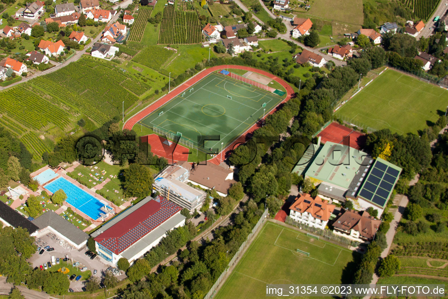Südbadische Sportschule, FC Neuweier im Ortsteil Steinbach in Baden-Baden im Bundesland Baden-Württemberg, Deutschland aus der Luft betrachtet