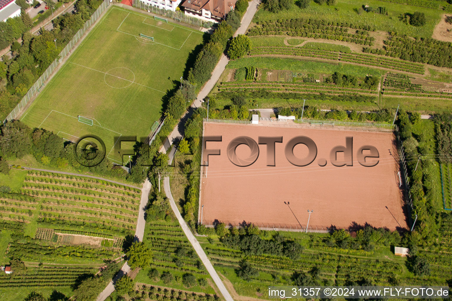 Südbadische Sportschule, FC Neuweier im Ortsteil Steinbach in Baden-Baden im Bundesland Baden-Württemberg, Deutschland aus der Drohnenperspektive