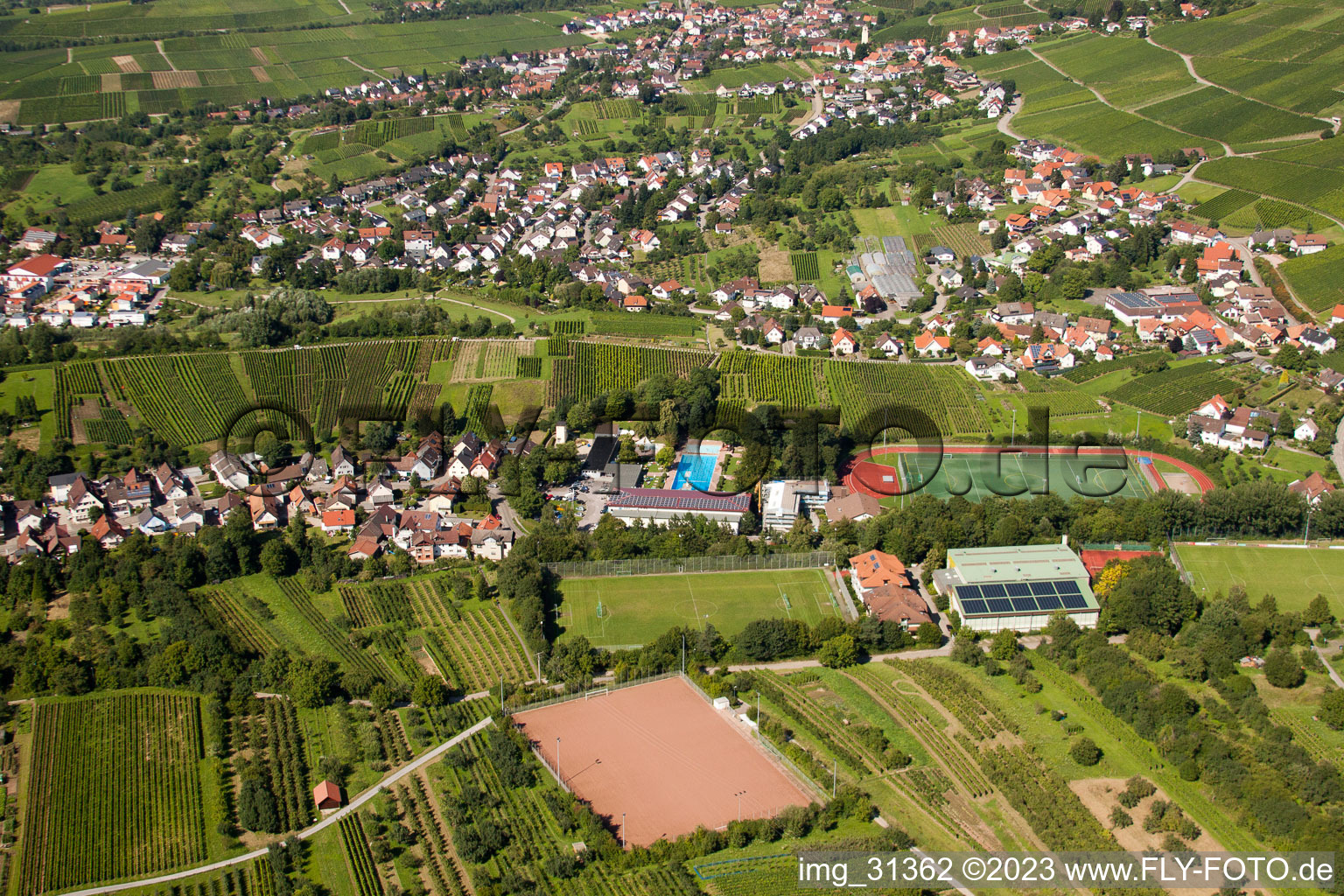 Südbadische Sportschule, FC Neuweier im Ortsteil Steinbach in Baden-Baden im Bundesland Baden-Württemberg, Deutschland von einer Drohne aus