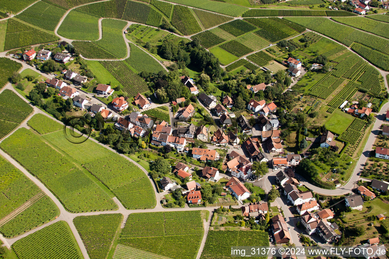 Ortsansicht der Straßen und Häuser der Wohngebiete im Ortsteil Eisental in Bühl im Bundesland Baden-Württemberg, Deutschland