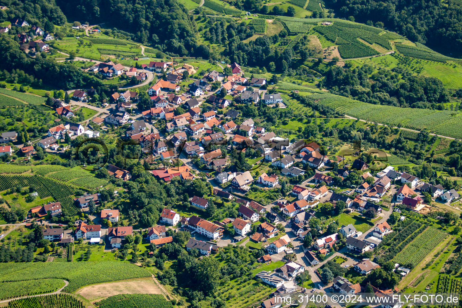Ortsansicht der Straßen und Häuser der Wohngebiete in Kappelwindeck in Bühl im Bundesland Baden-Württemberg, Deutschland