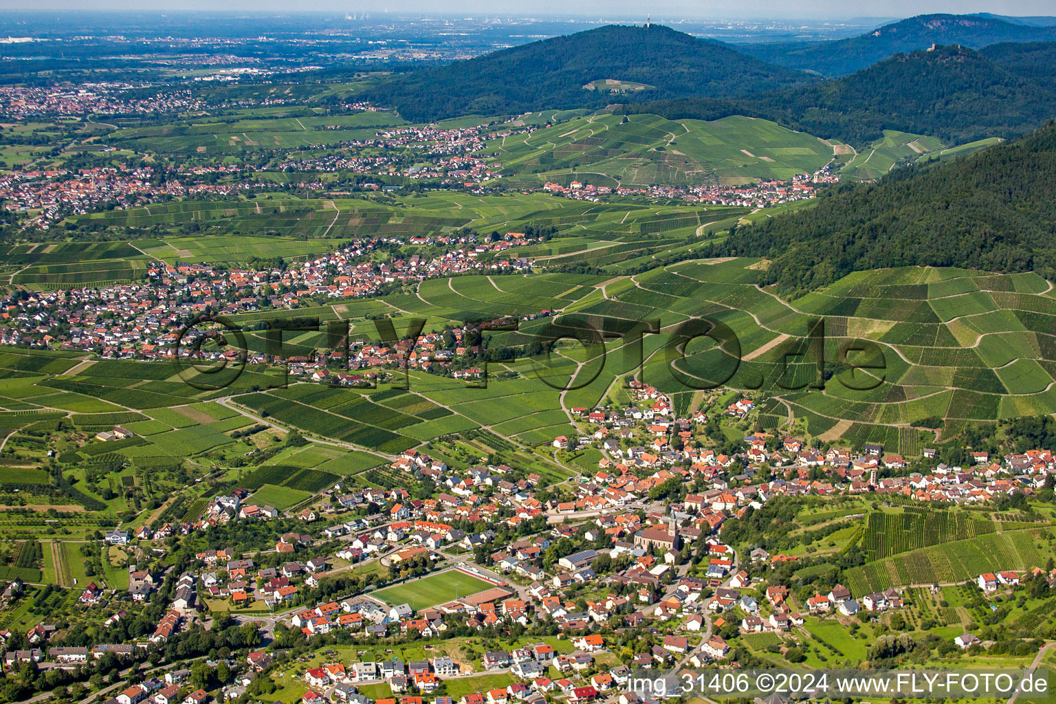 Luftbild von Ortsansicht der Straßen und Häuser der Wohngebiete im Ortsteil Altschweier in Bühl im Bundesland Baden-Württemberg, Deutschland