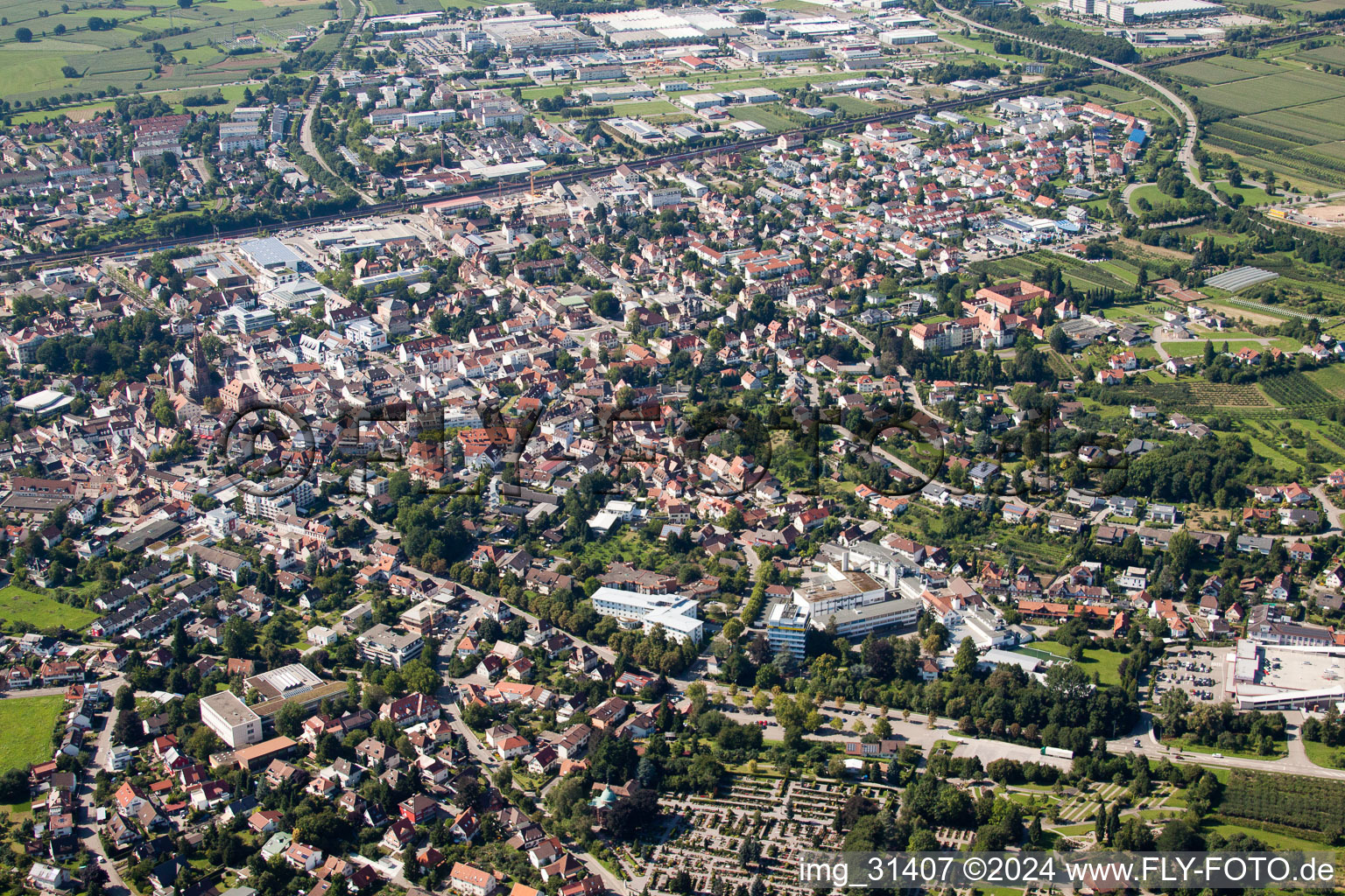 Luftbild von Ortsansicht der Straßen und Häuser der Wohngebiete in Bühl im Bundesland Baden-Württemberg, Deutschland