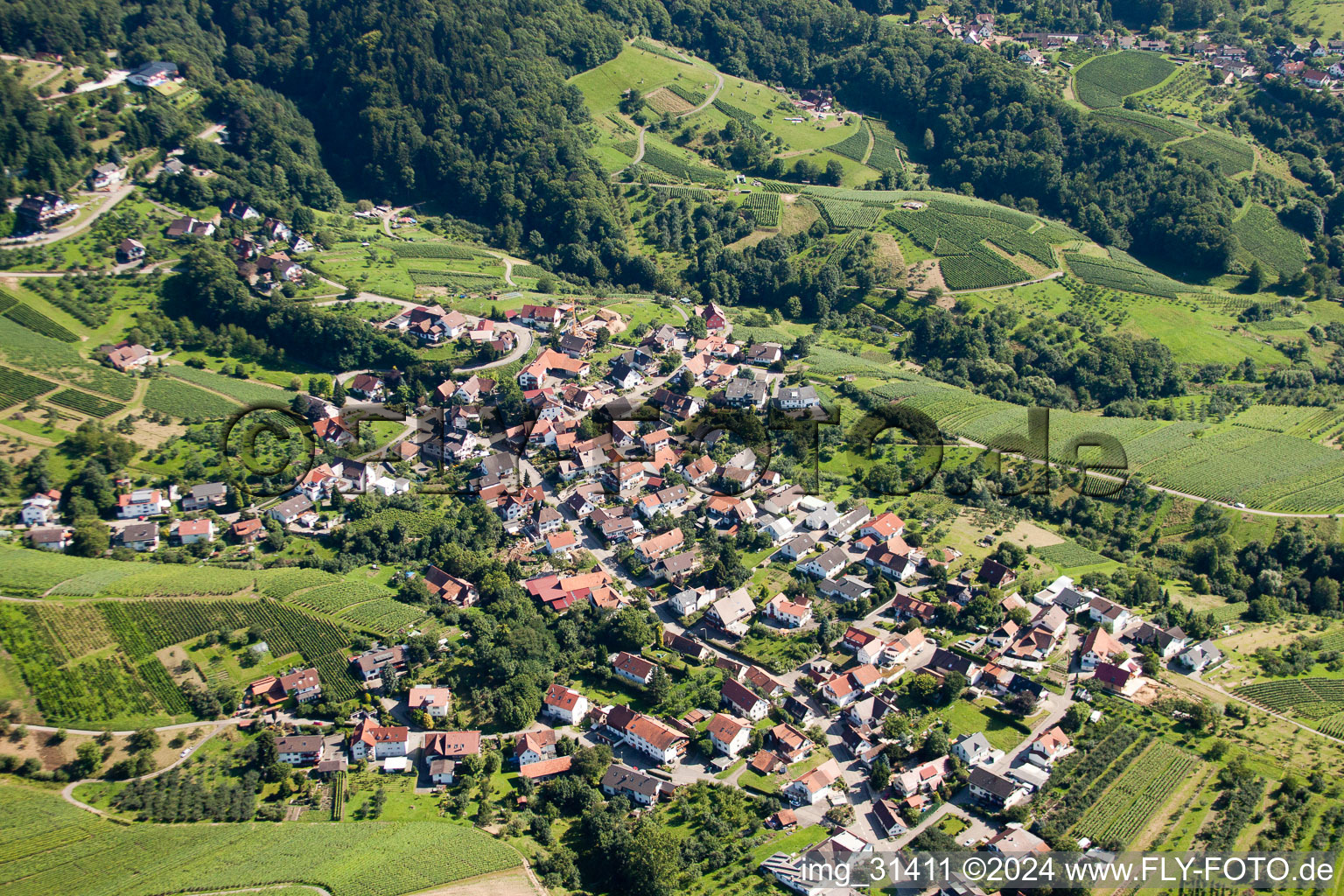 Ortsansicht der Straßen und Häuser der Wohngebiete im Ortsteil Kappelwindeck in Bühl im Ortsteil Riegel im Bundesland Baden-Württemberg, Deutschland