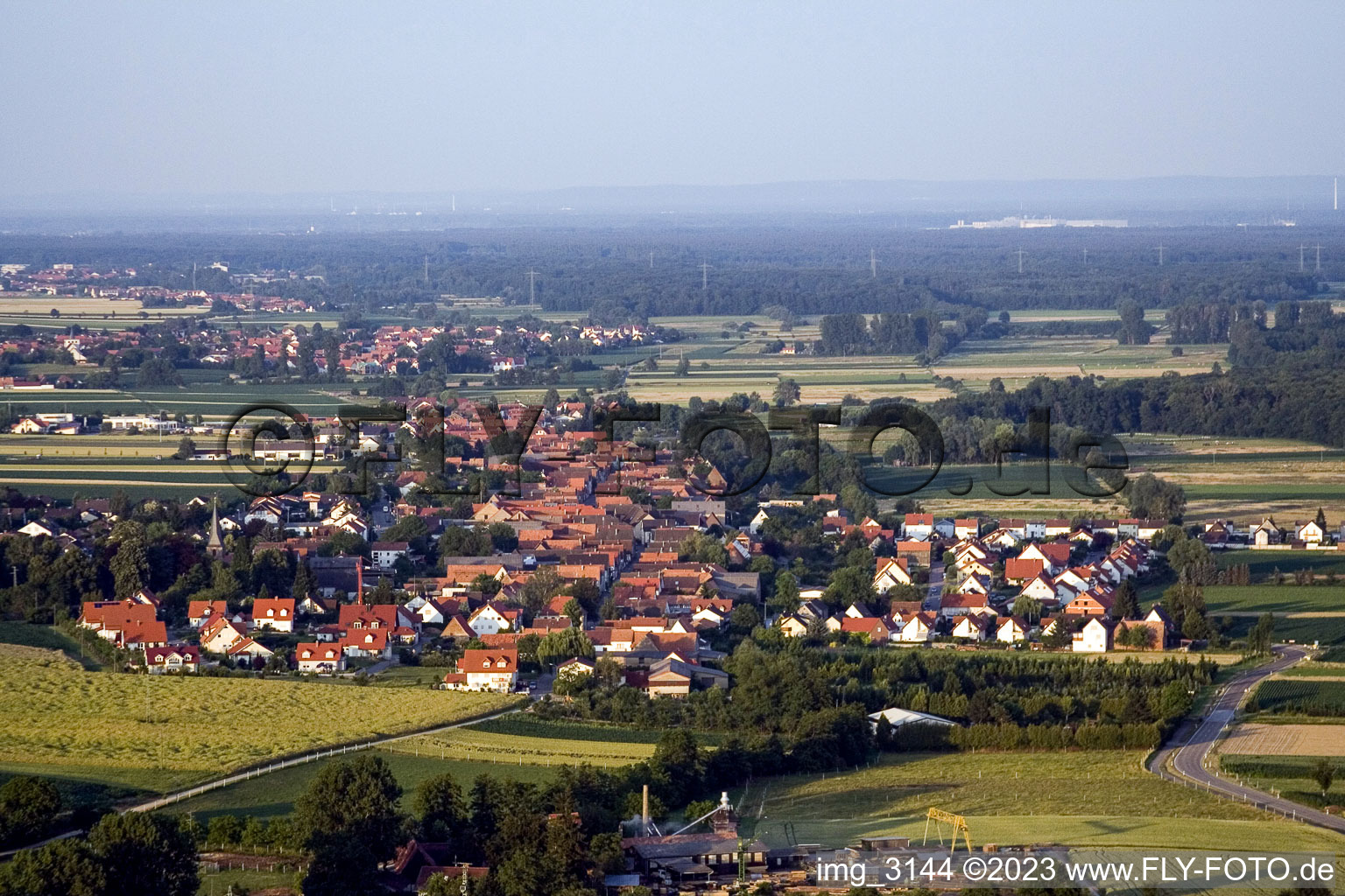 Luftaufnahme von Freckenfeld von Westen im Bundesland Rheinland-Pfalz, Deutschland
