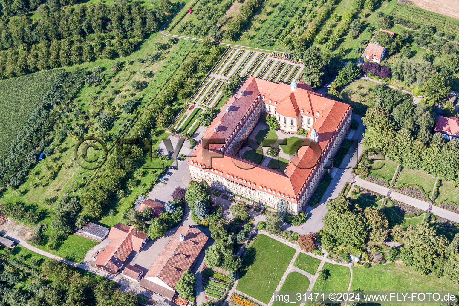 Luftaufnahme von Gebäudekomplex des Klosters Kloster der Franziskanerinnen Erlenbad e.V. im Ortsteil Obersasbach in Sasbach im Bundesland Baden-Württemberg, Deutschland