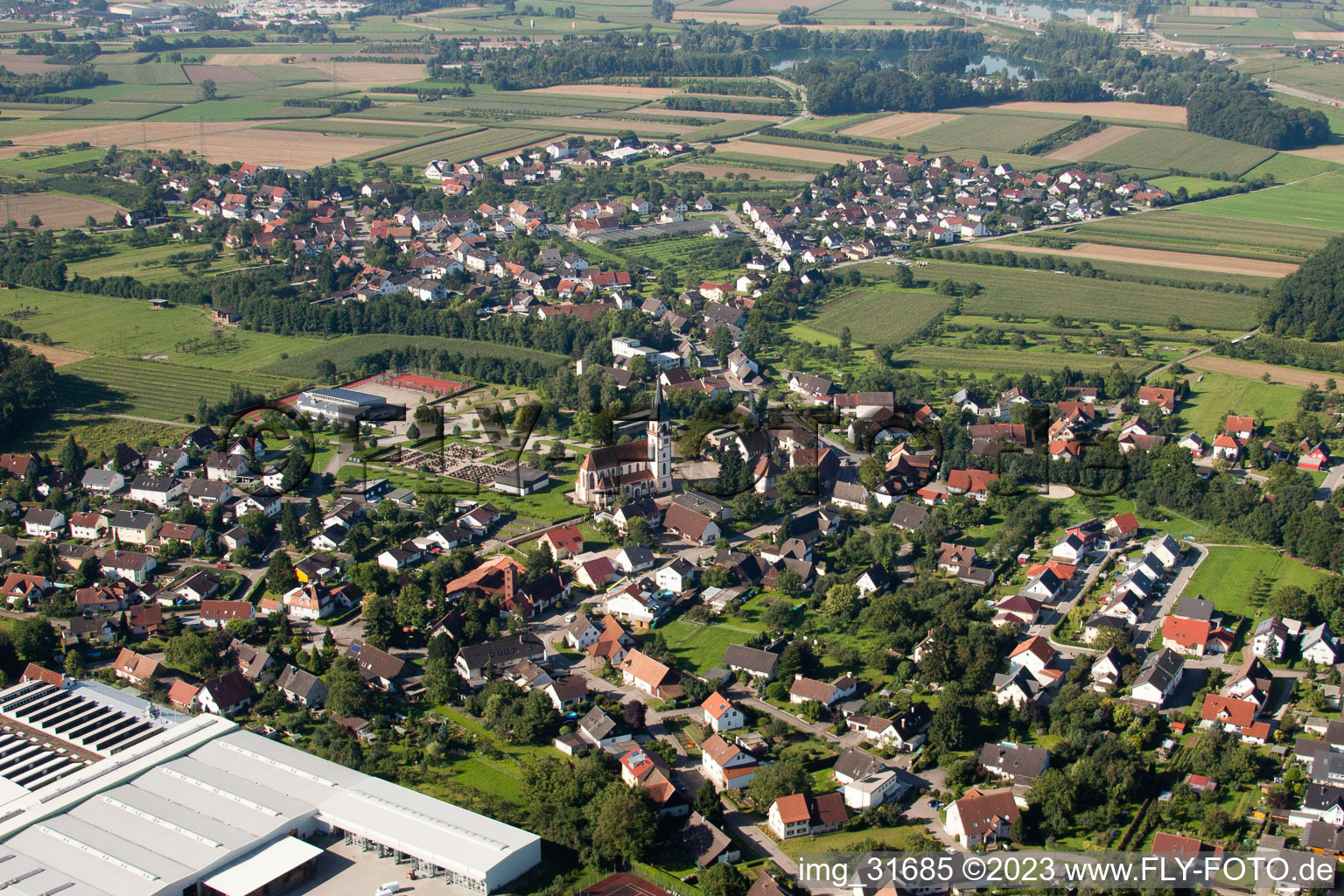 Von Norden im Ortsteil Großweier in Achern im Bundesland Baden-Württemberg, Deutschland