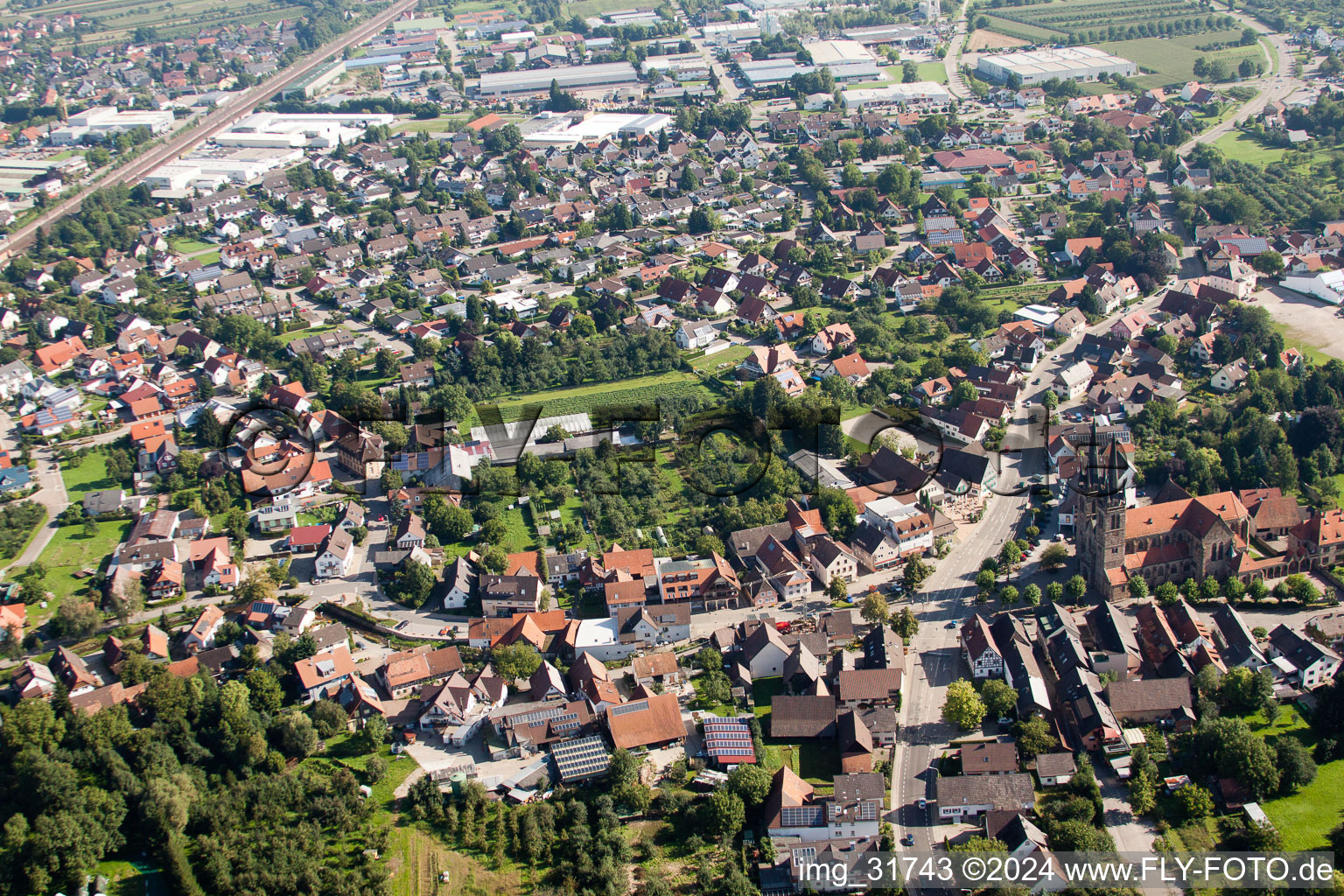 Gebäude und Produktionshallen auf dem Werksgelände Muffenrohr GmbH in Ottersweier im Bundesland Baden-Württemberg, Deutschland von der Drohne aus gesehen