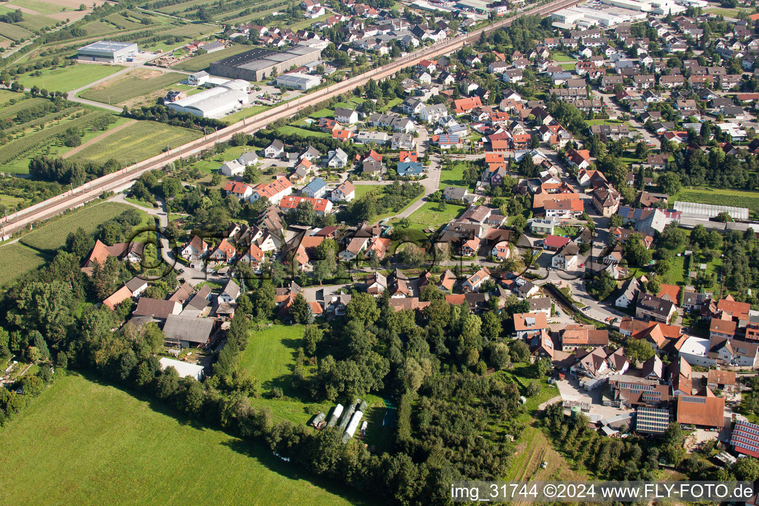 Luftbild von Gebäude und Produktionshallen auf dem Werksgelände Muffenrohr GmbH in Ottersweier im Bundesland Baden-Württemberg, Deutschland