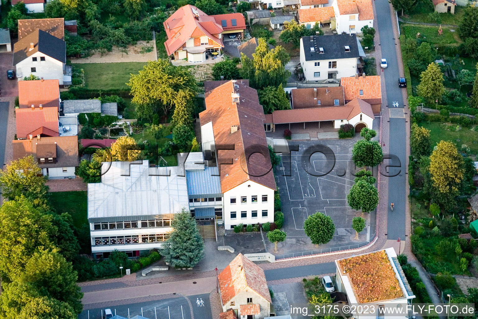 Steinfeld, Schule im Bundesland Rheinland-Pfalz, Deutschland
