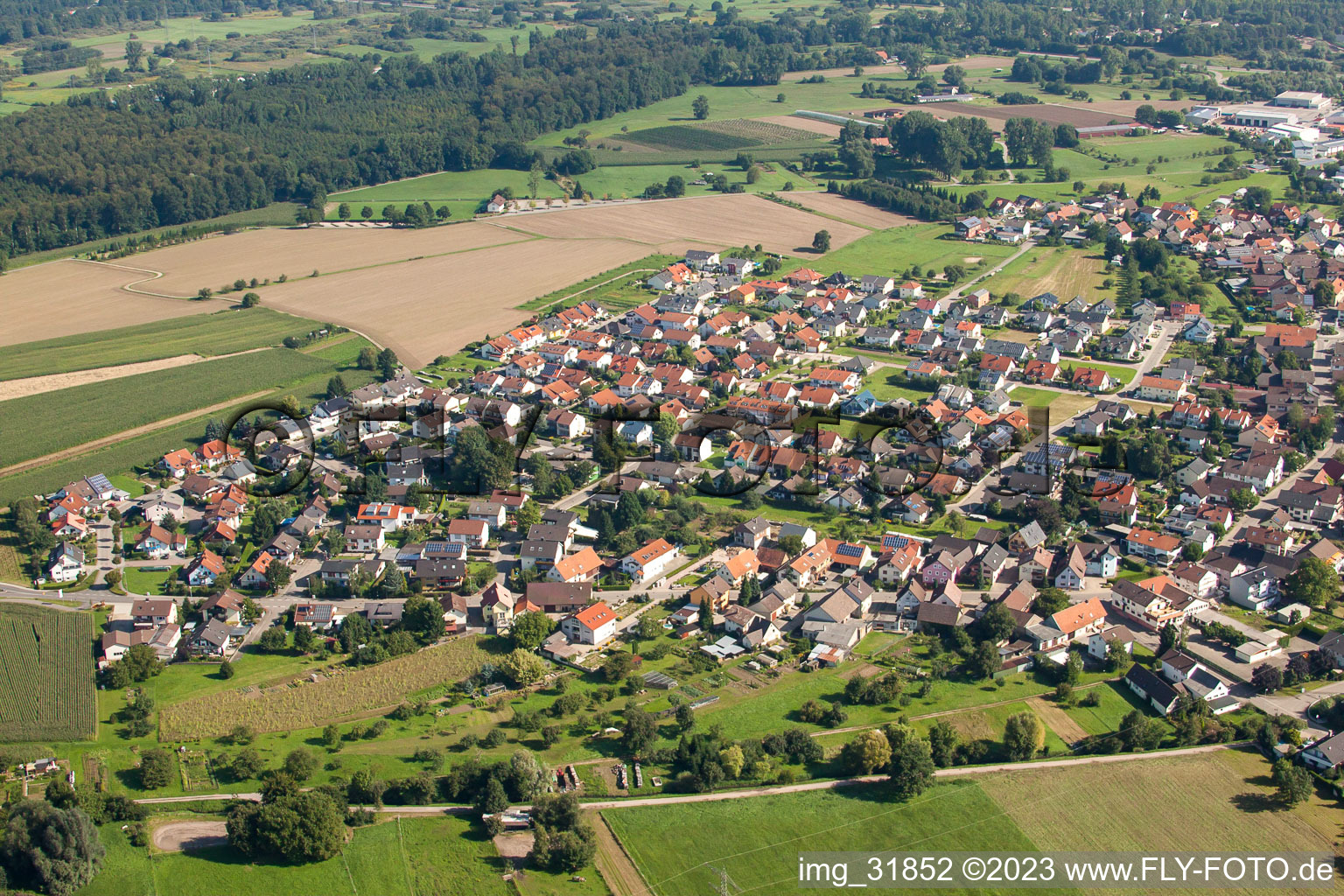 Luftbild von Ortsteil Kartung in Sinzheim im Bundesland Baden-Württemberg, Deutschland