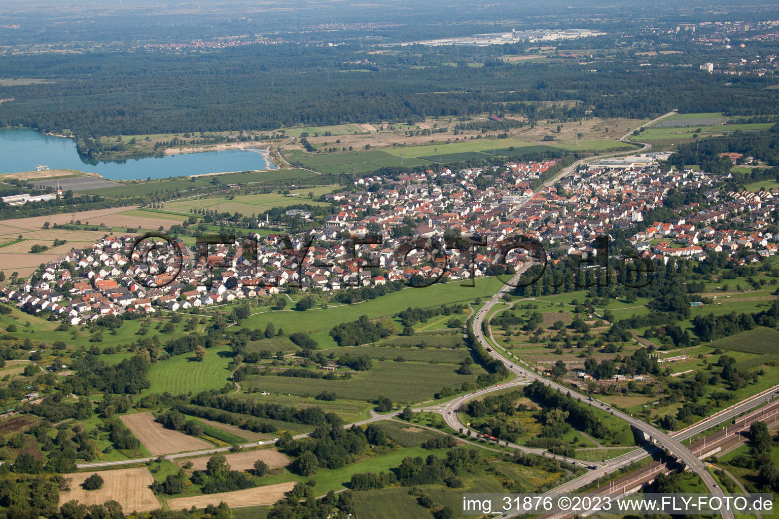Luftbild von Ortsteil Sandweier in Baden-Baden im Bundesland Baden-Württemberg, Deutschland