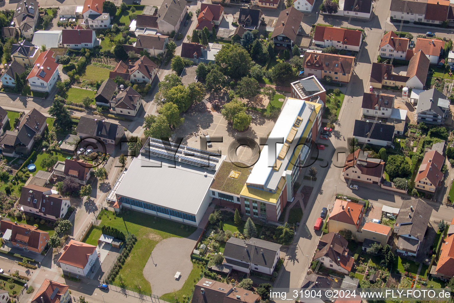 Schulgebäude der Albert-Schweitzer-Schule in Muggensturm im Bundesland Baden-Württemberg, Deutschland