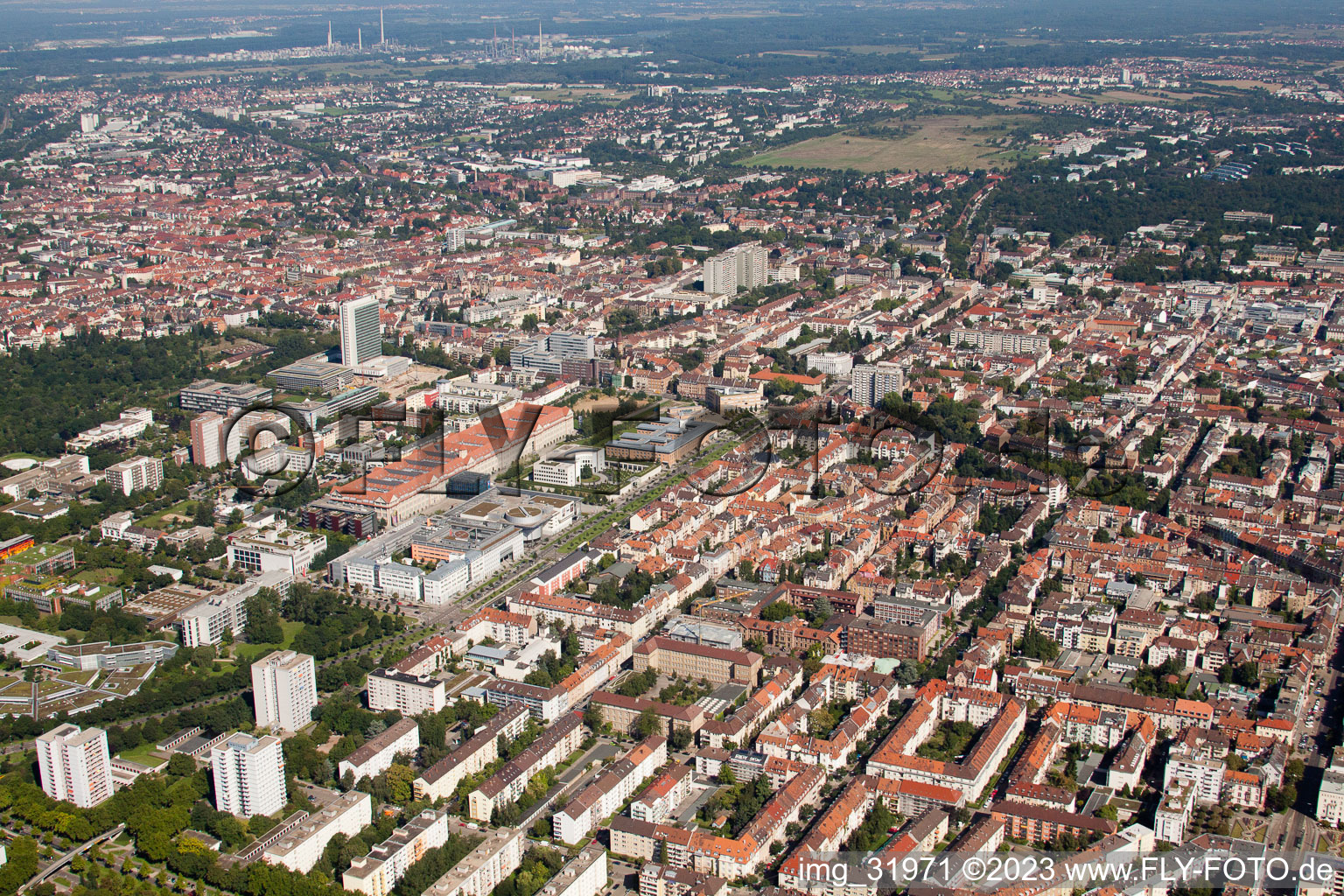 Schrägluftbild von Brauerstr im Ortsteil Südweststadt in Karlsruhe im Bundesland Baden-Württemberg, Deutschland