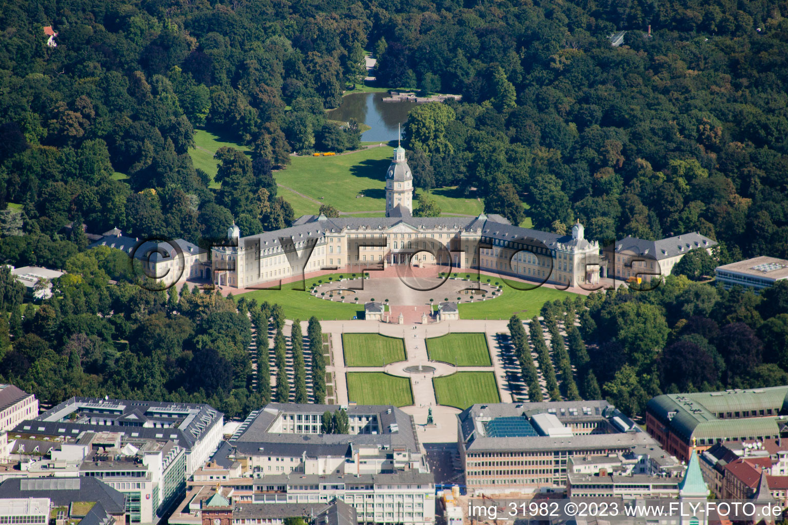 Luftbild von Karlsruhe, Schloss im Ortsteil Innenstadt-West im Bundesland Baden-Württemberg, Deutschland