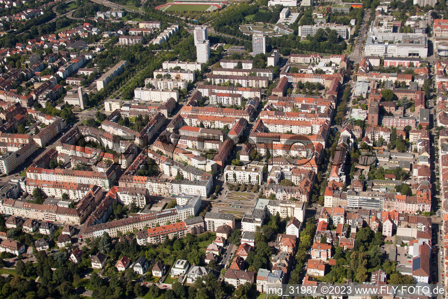 Schrägluftbild von Ortsteil Südweststadt in Karlsruhe im Bundesland Baden-Württemberg, Deutschland