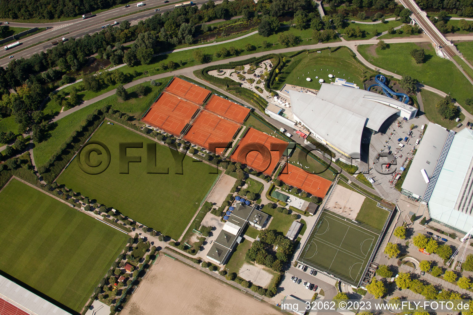 Luftbild von Karlsruhe, Europahalle Europabad im Ortsteil Südweststadt im Bundesland Baden-Württemberg, Deutschland